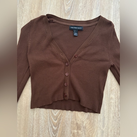 BUTTON UP CROP TOP - BROWN - LONG SLEEVE - GOOD CONDITION - Picture 1 of 3